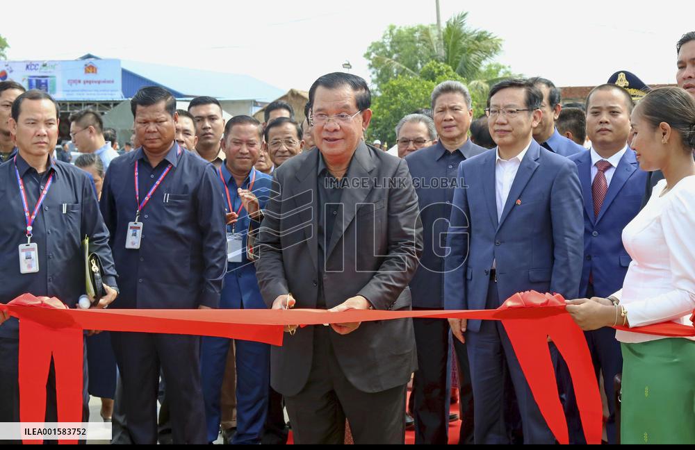 Hun Sen at ring road ceremony