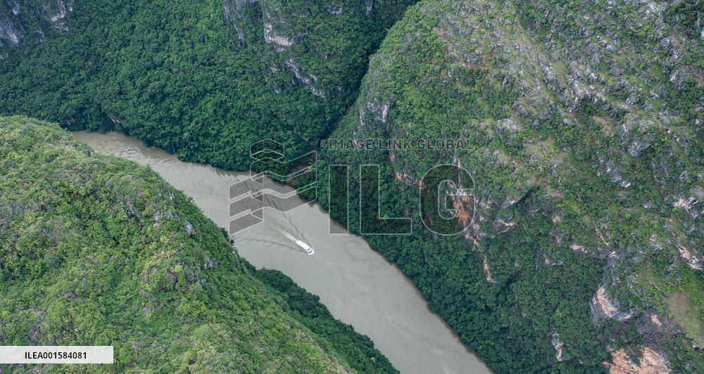 CHINA-GUIZHOU-GUANLING-HUAJIANG RIVER CANYON-SCENERY (CN)