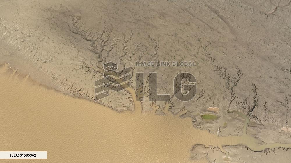 The Yellow River Bed Exposed Patterns