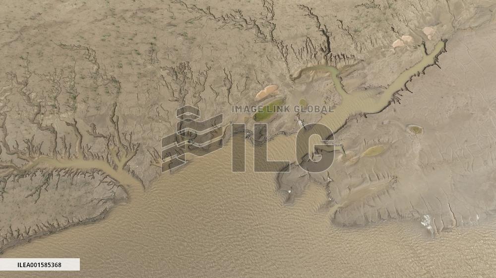 The Yellow River Bed Exposed Patterns