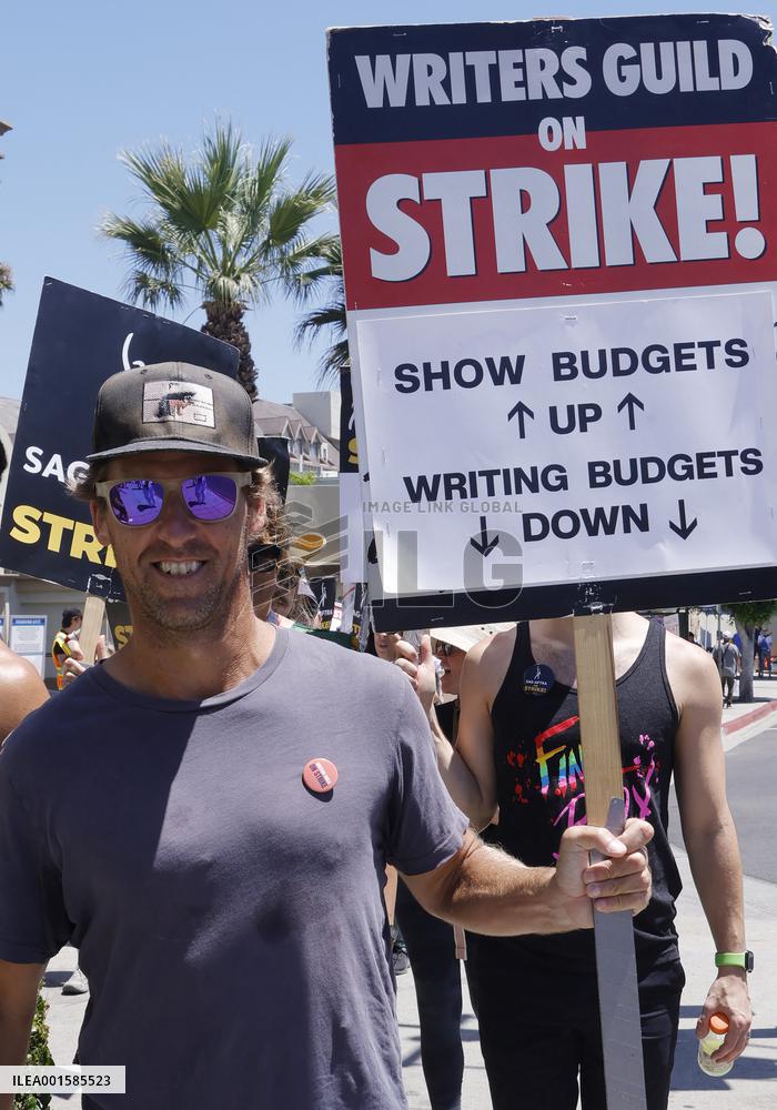 Celebs Support SAG - AFTRA Strike - LA