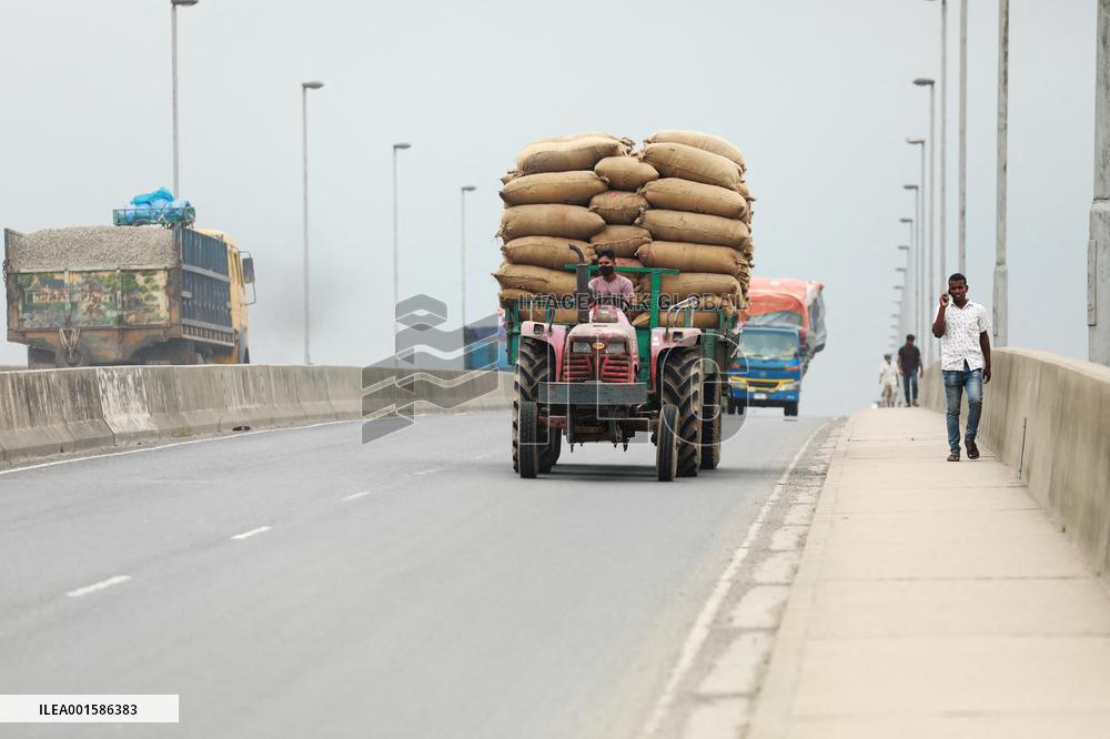 Unloading Rice - Bangladesh