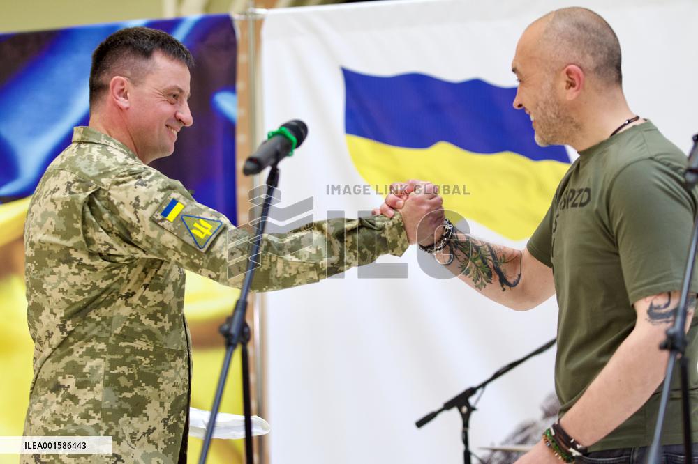 Coin celebrating Ukrainian Air Defence Forces presented in Kyiv