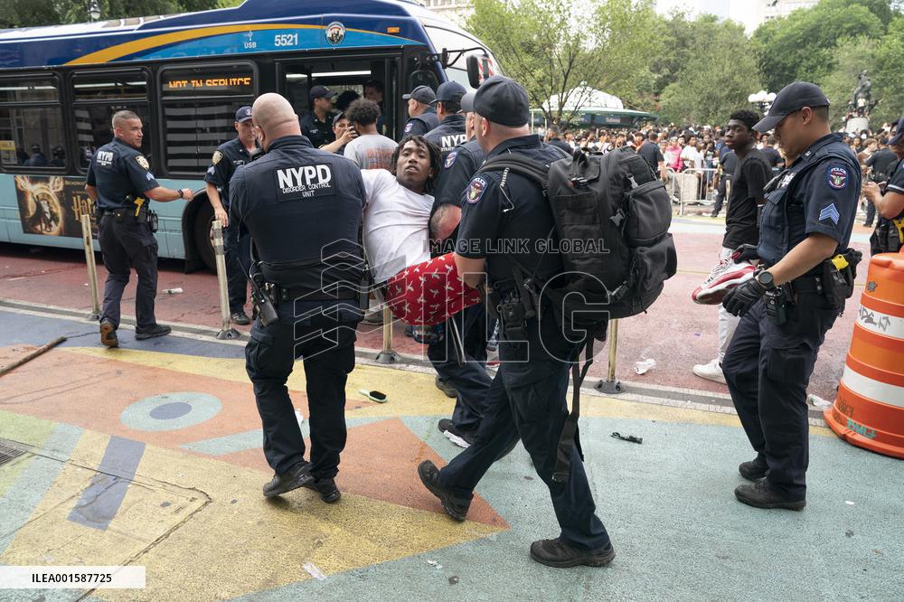 Riots At A Gathering Organized By An Influencer - NYC