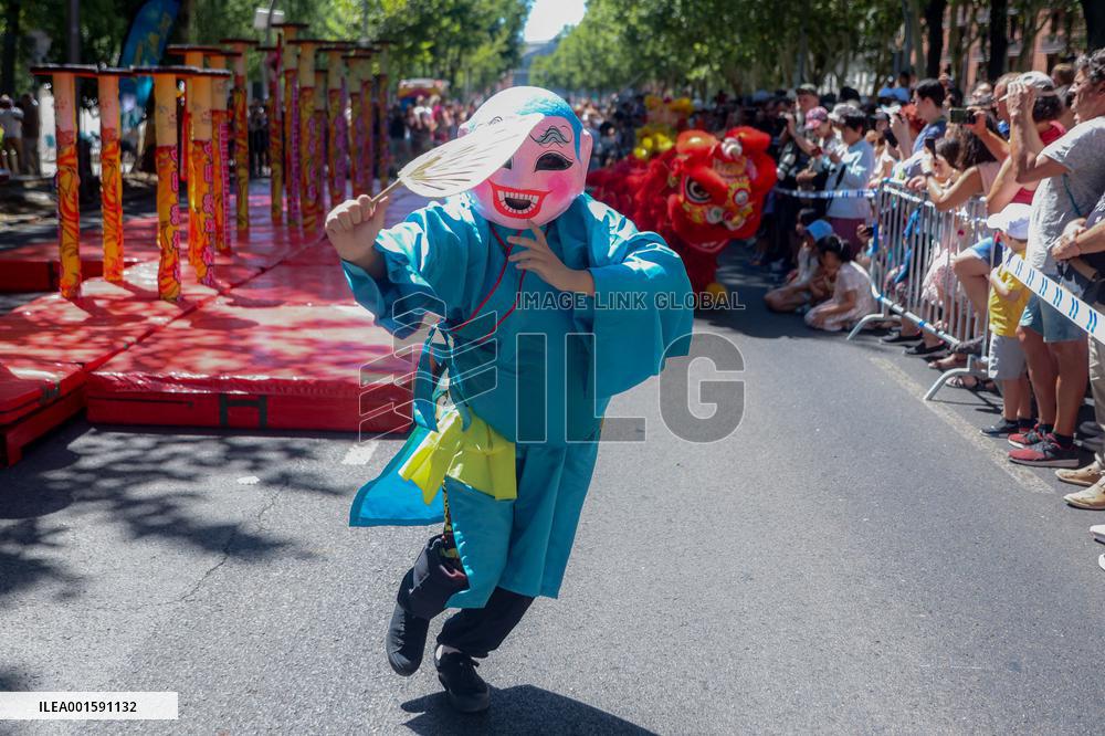 Lion Dance In The Streets - Madrid
