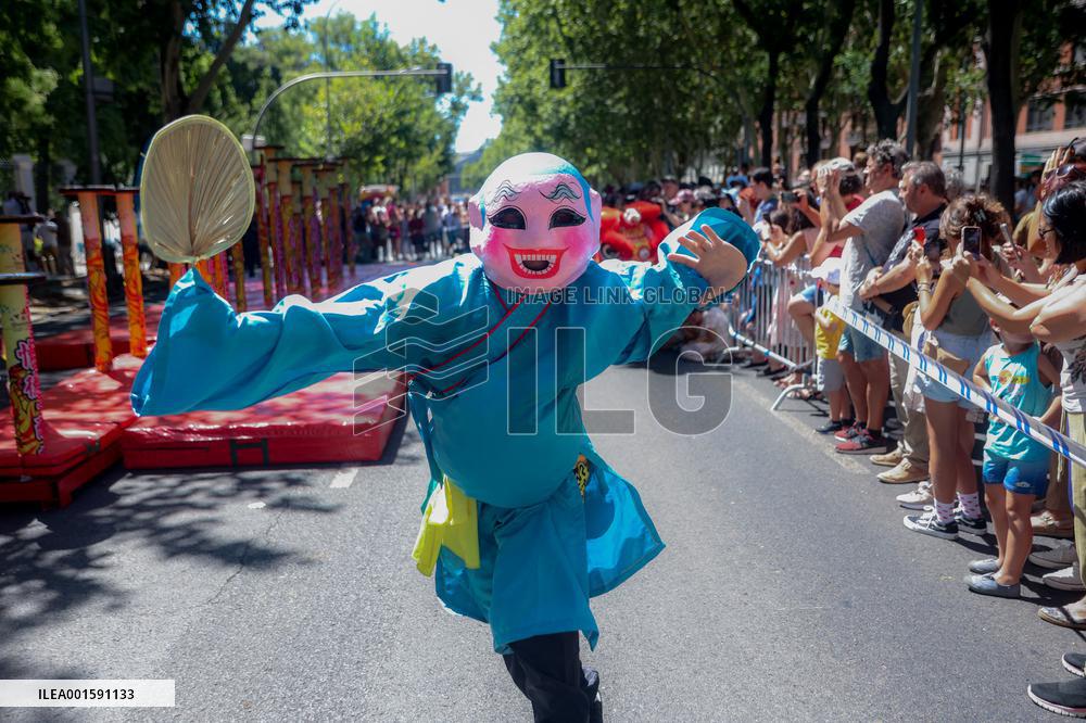 Lion Dance In The Streets - Madrid