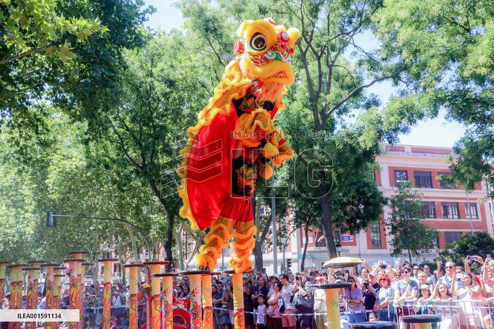 Lion Dance In The Streets - Madrid