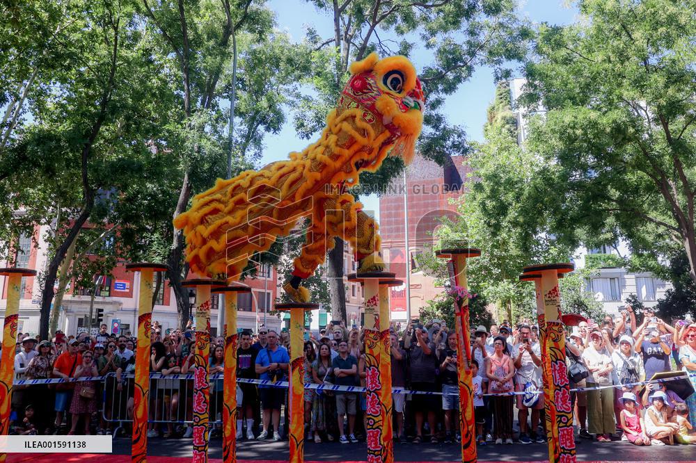 Lion Dance In The Streets - Madrid