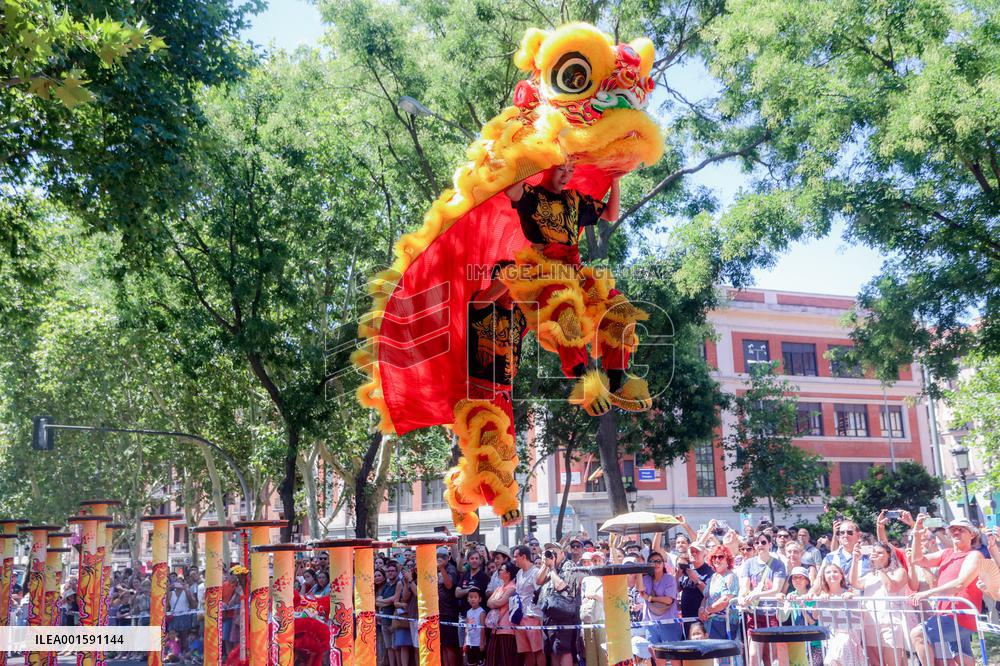 Lion Dance In The Streets - Madrid
