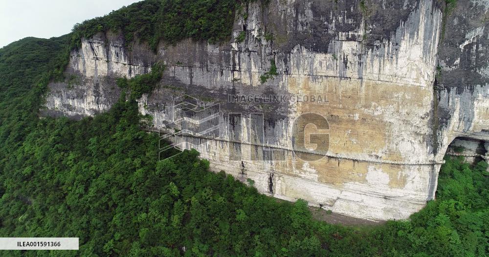 Jinfo Mountain Cliff Walkway in Chongqing