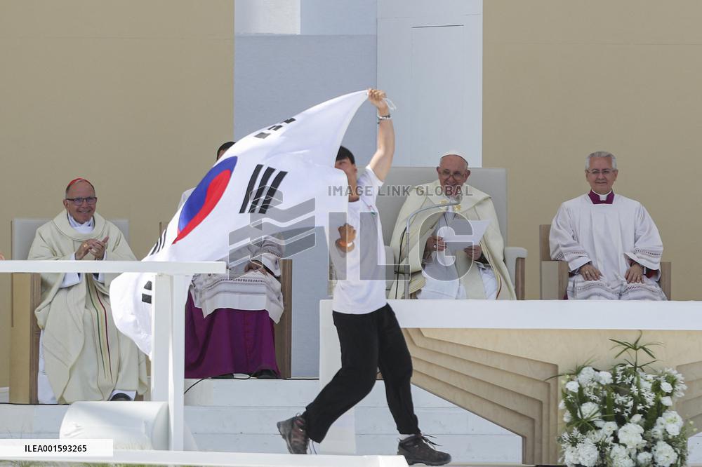 Pope Francis Leads Farewell Mass - Lisbon
