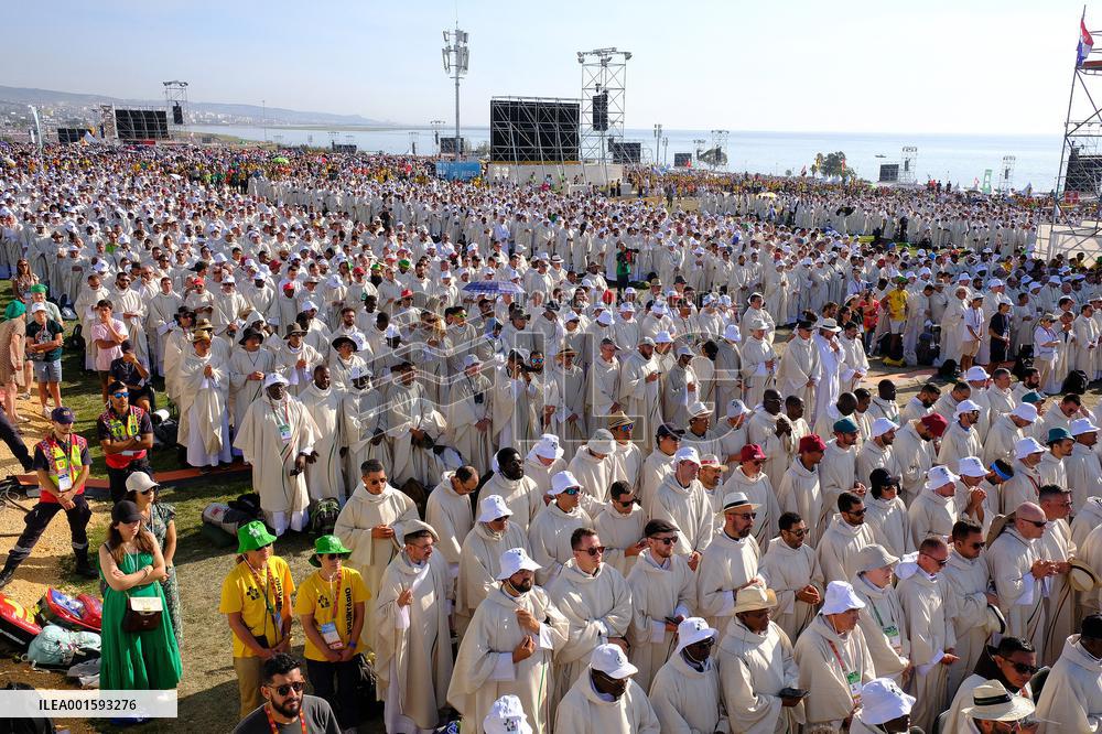 Pope Francis Leads Farewell Mass - Lisbon