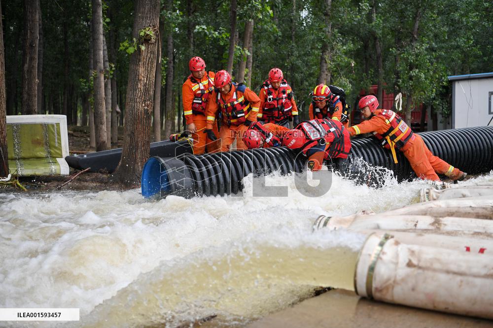 Xinhua Headlines: Xi leads way in combating Beijing, Hebei floods