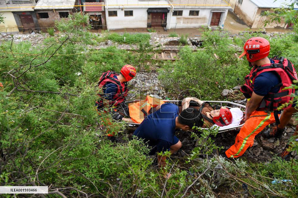 Xinhua Headlines: Xi leads way in combating Beijing, Hebei floods