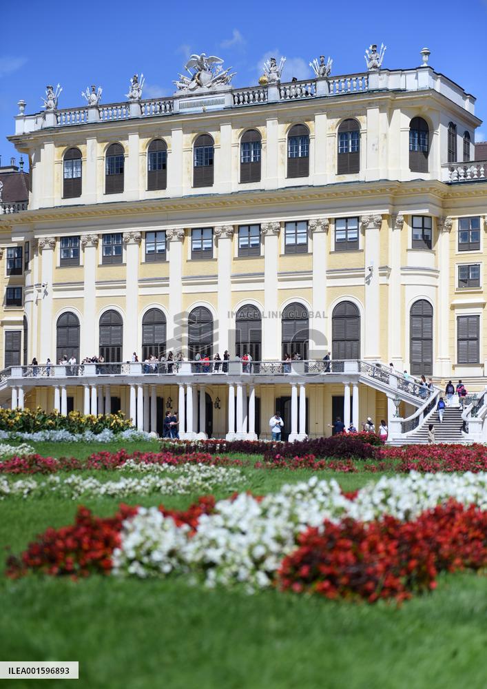 AUSTRIA-VIENNA-SCHONBRUNN-SCENERY