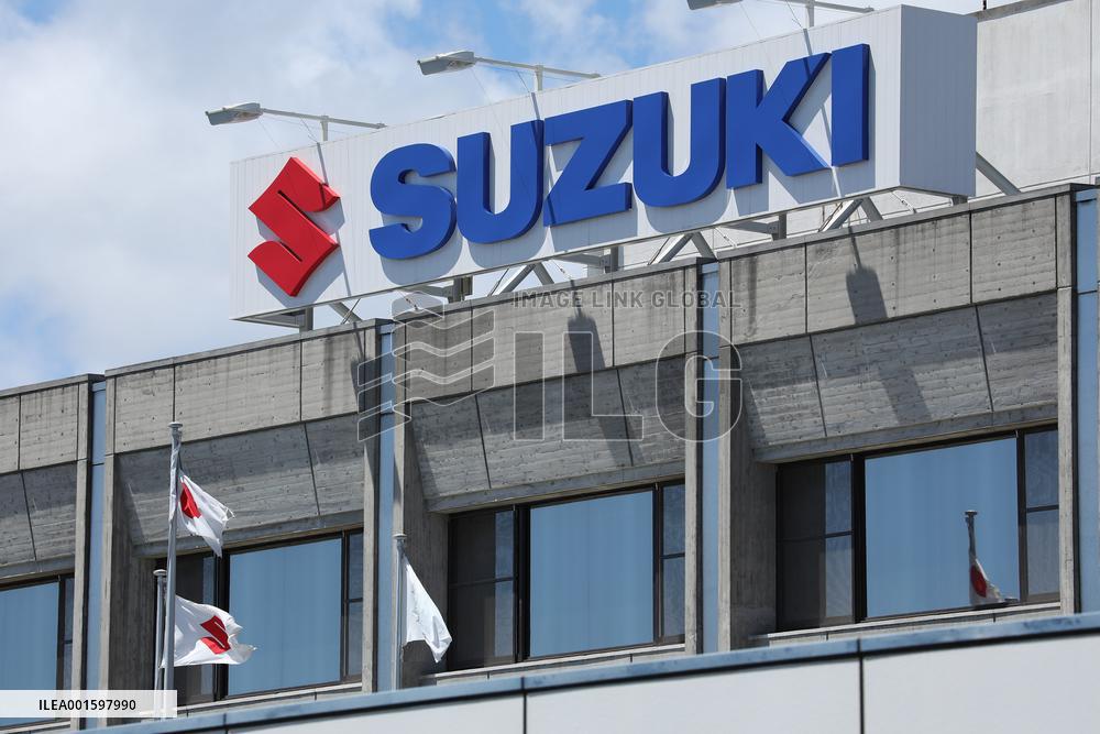 Appearance, logo and signboard of Suzuki headquarters