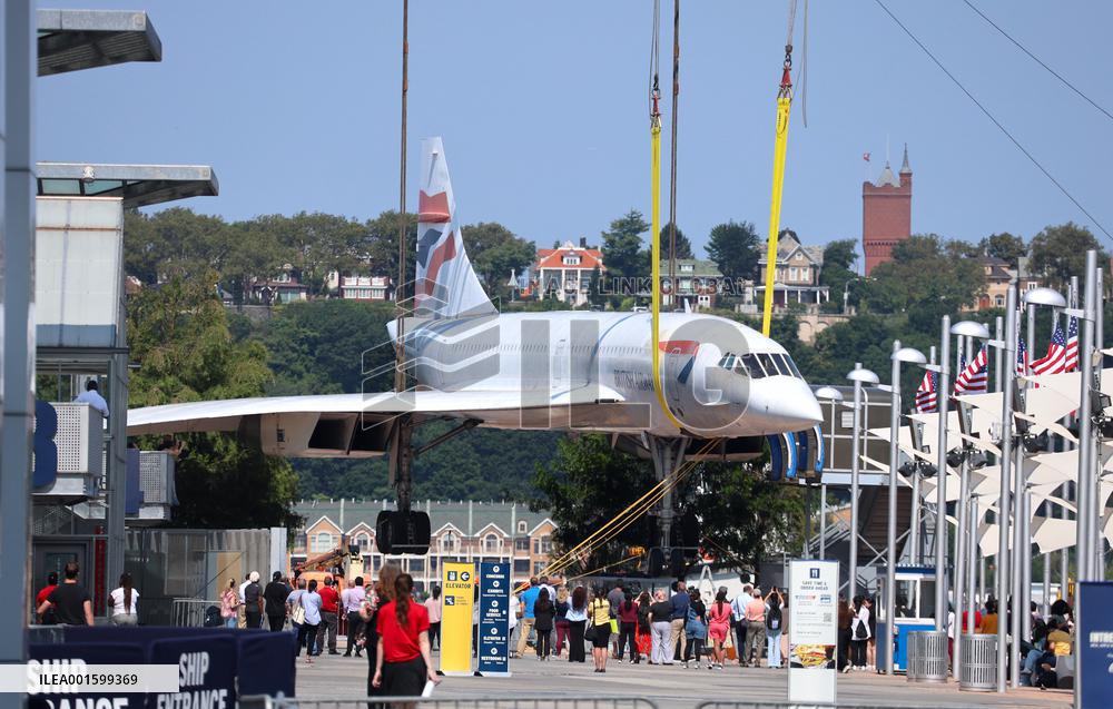 Concorde Craned Off Intrepid Museum For Restoration - NYC