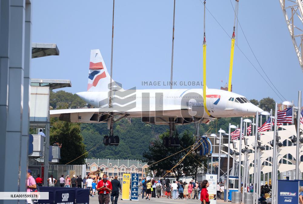 Concorde Craned Off Intrepid Museum For Restoration - NYC