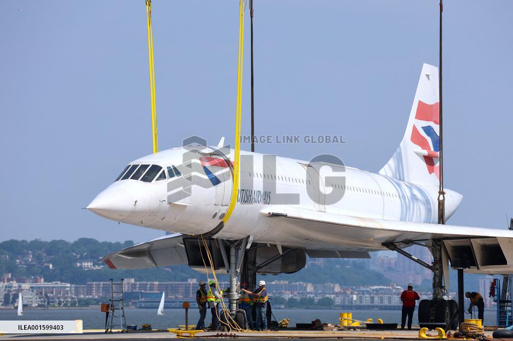 Concorde Craned Off Intrepid Museum For Restoration - NYC