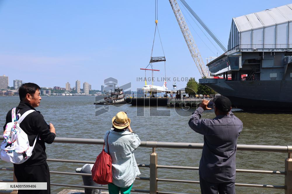 Concorde Craned Off Intrepid Museum For Restoration - NYC