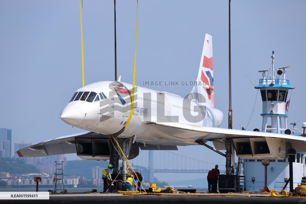 Concorde Craned Off Intrepid Museum For Restoration - NYC