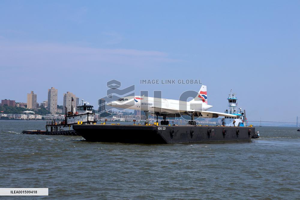 Concorde Craned Off Intrepid Museum For Restoration - NYC