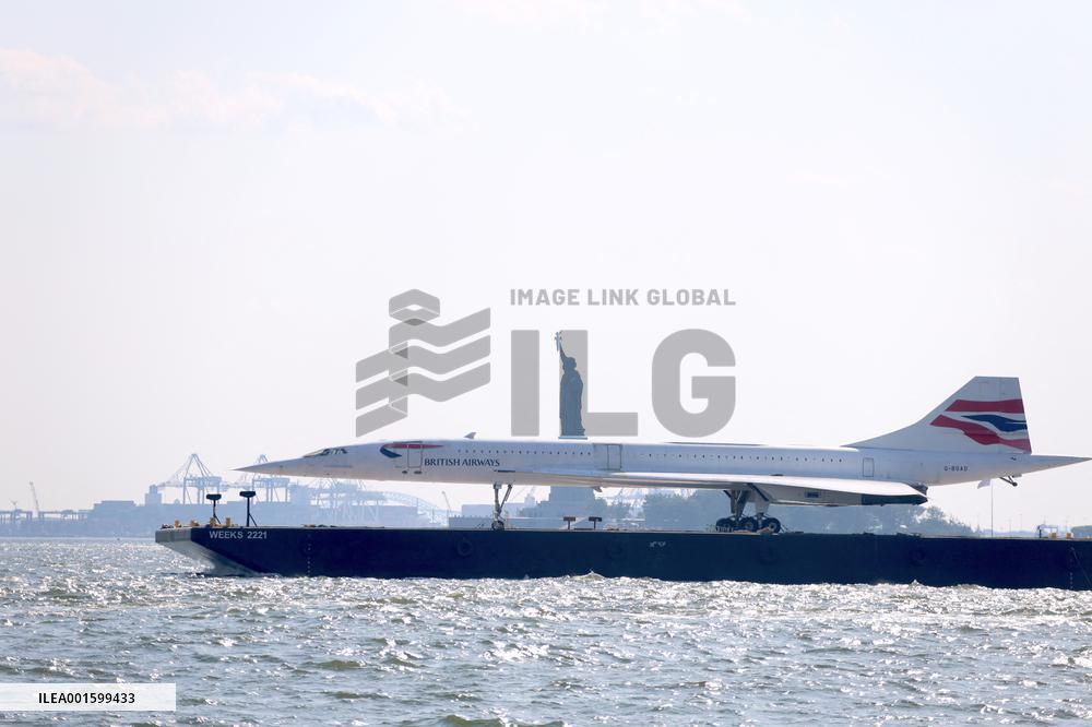 Concorde Craned Off Intrepid Museum For Restoration - NYC