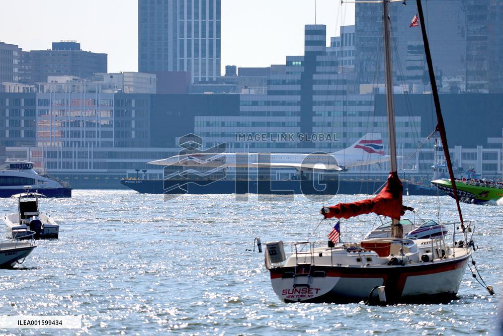 Concorde Craned Off Intrepid Museum For Restoration - NYC