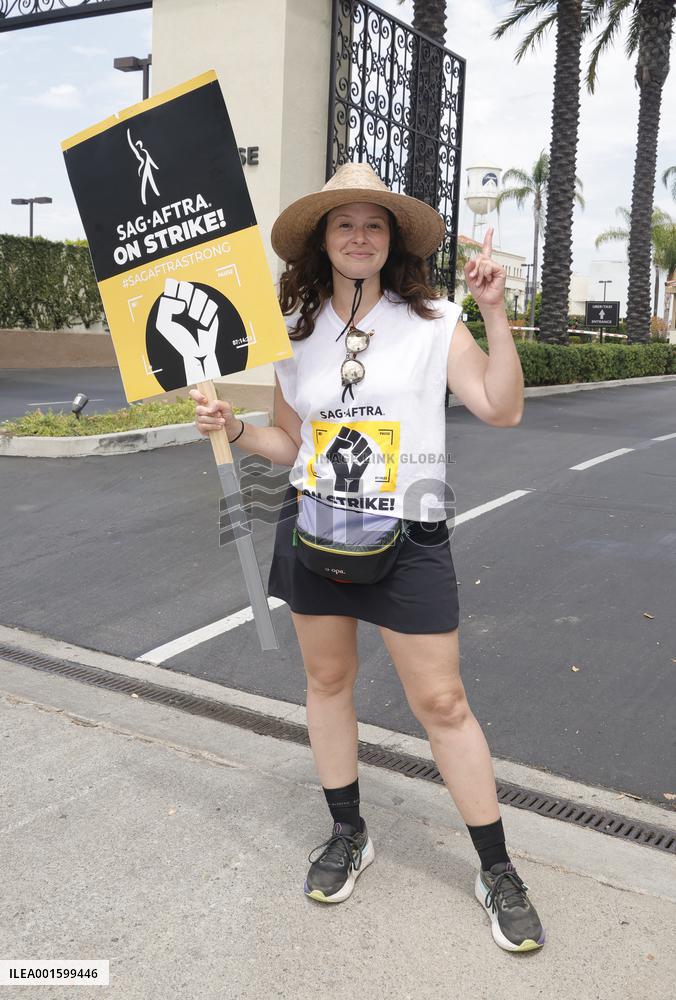 WGA100 Days Strike - LA