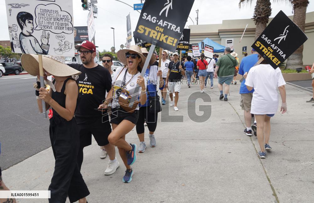 WGA100 Days Strike - LA