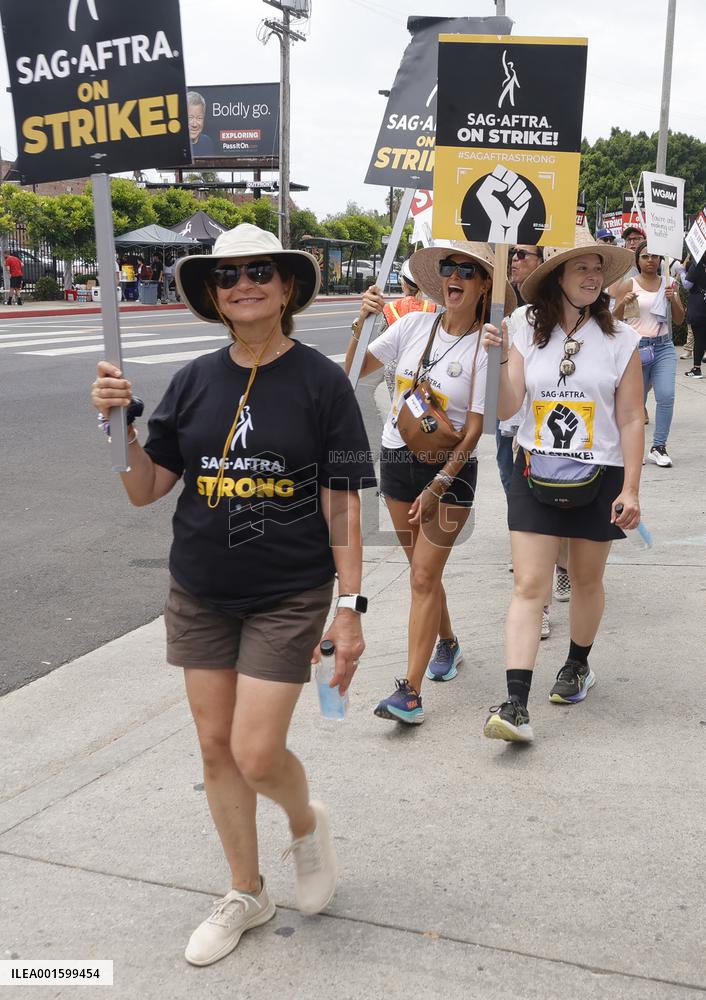 WGA100 Days Strike - LA
