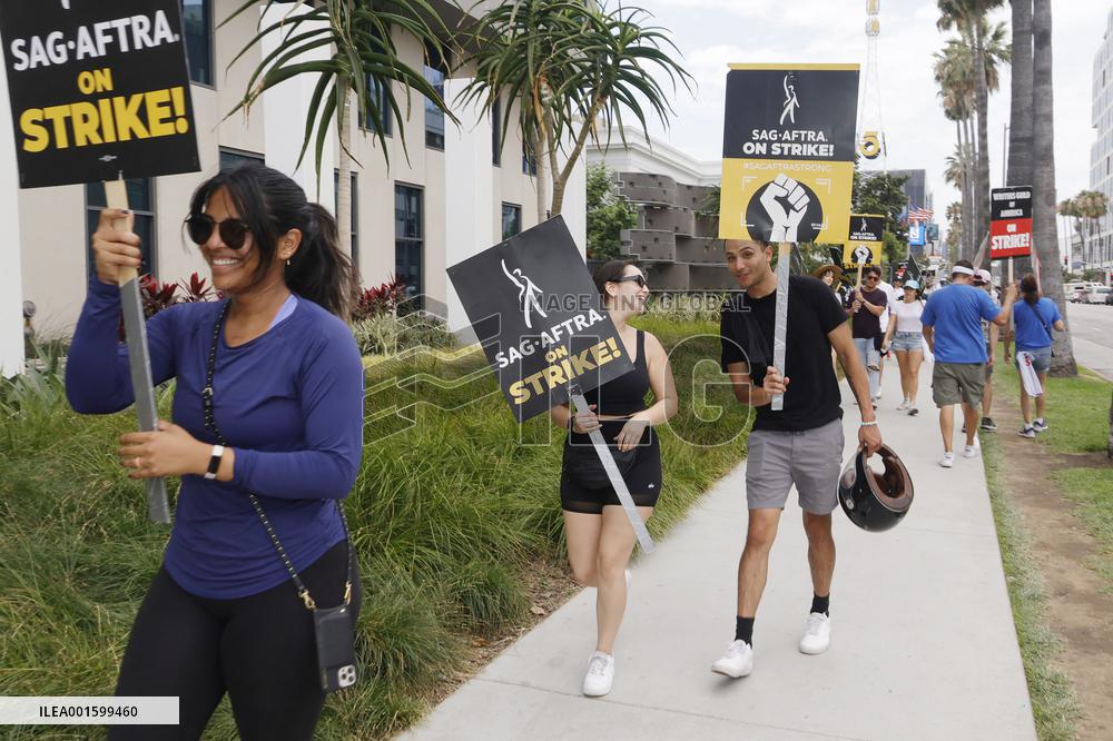 WGA100 Days Strike - LA