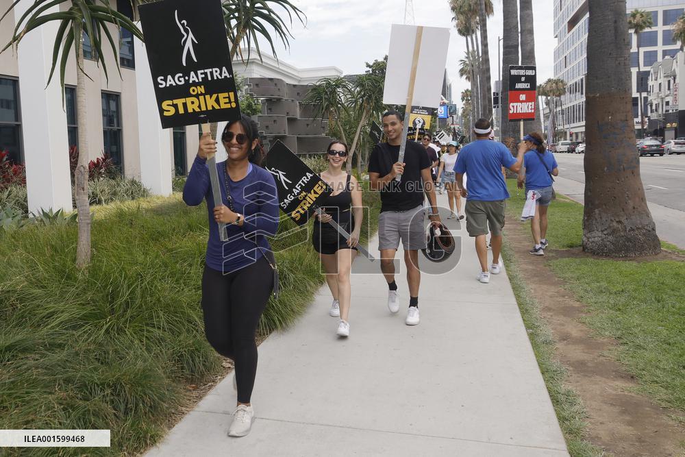 WGA100 Days Strike - LA