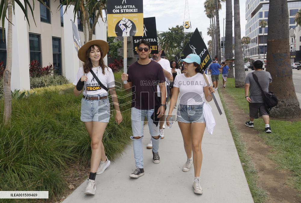 WGA100 Days Strike - LA