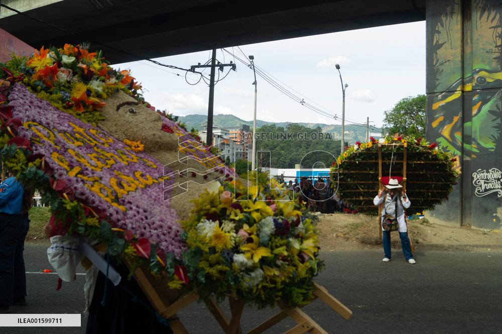 Medellin 'Feria de las Flores' - Silleteros Parade