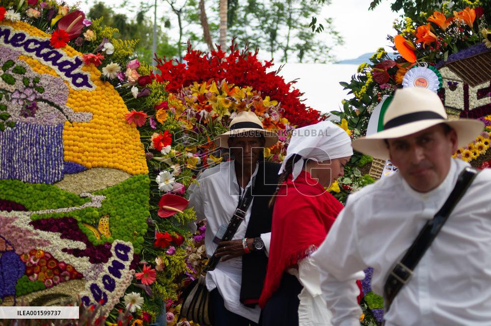 Medellin 'Feria de las Flores' - Silleteros Parade