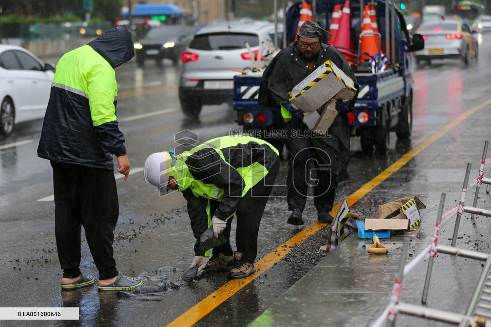 SOUTH KOREA-SEOUL-TYPHOON KHANUN-HEAVY RAINFALL