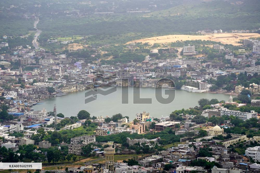 Pushkar Sacred Lake Of The Hindus - Rajasthan