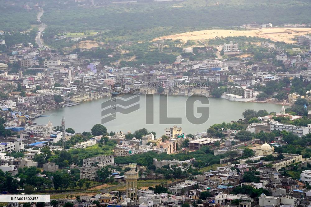 Pushkar Sacred Lake Of The Hindus - Rajasthan