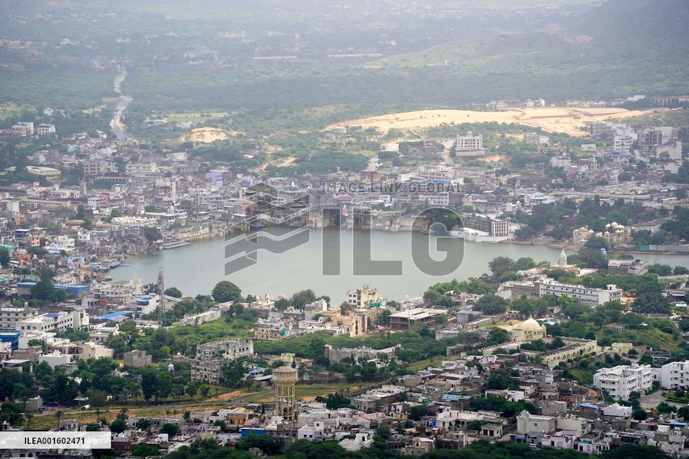 Pushkar Sacred Lake Of The Hindus - Rajasthan