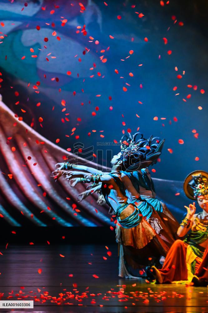 CHINA-GANSU-DUNHUANG-CULTURAL PERFORMANCES-"THOUSAND-ARMED THOUSAND-EYED" (CN)