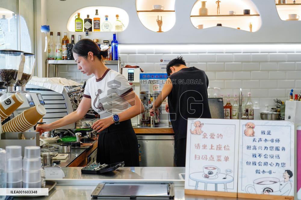 CHINA-SHANGHAI-COFFEE-HEARING-IMPAIRED PEOPLE (CN)