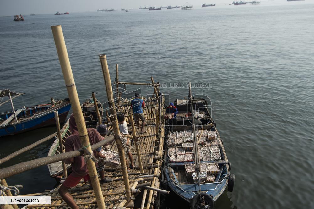 INDONESIA-JAKARTA-FISHING VILLAGE-DAILY LIFE