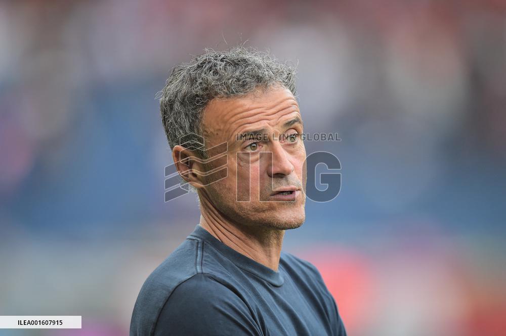 Celebrities watch the PSG vs FC Lorient football match - Paris