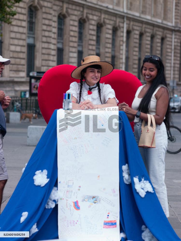The World letter, a participatory art project - Paris