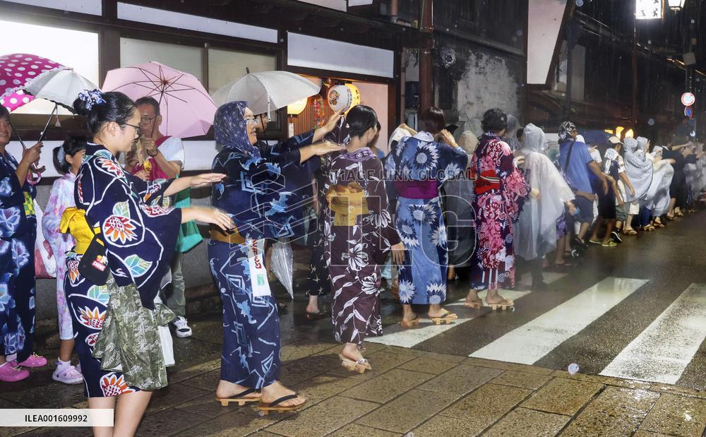 All-night dancing in Gifu
