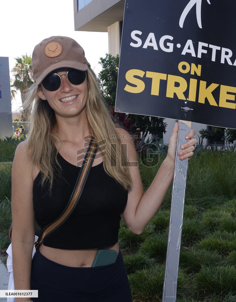 SAG-Aftra And The WGA Picket At Netflix Offices - LA