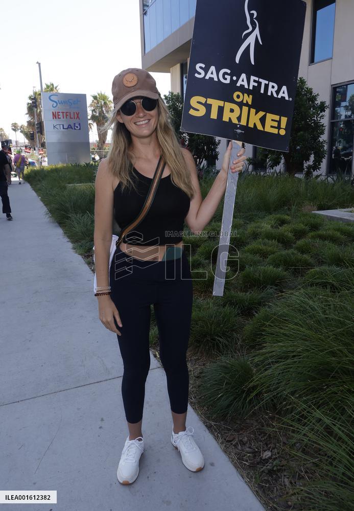SAG-Aftra And The WGA Picket At Netflix Offices - LA