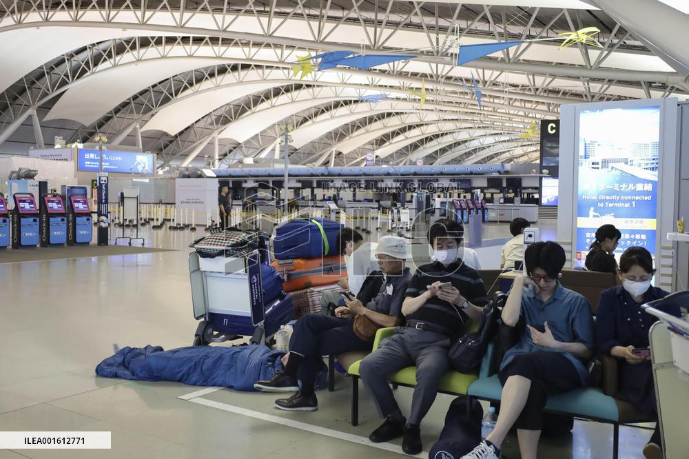 Typhoon Lan hits western Japan
