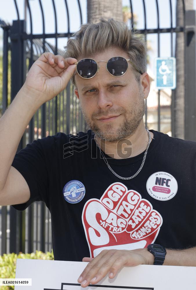 Celebs Join SAG-WGA Strike - LA